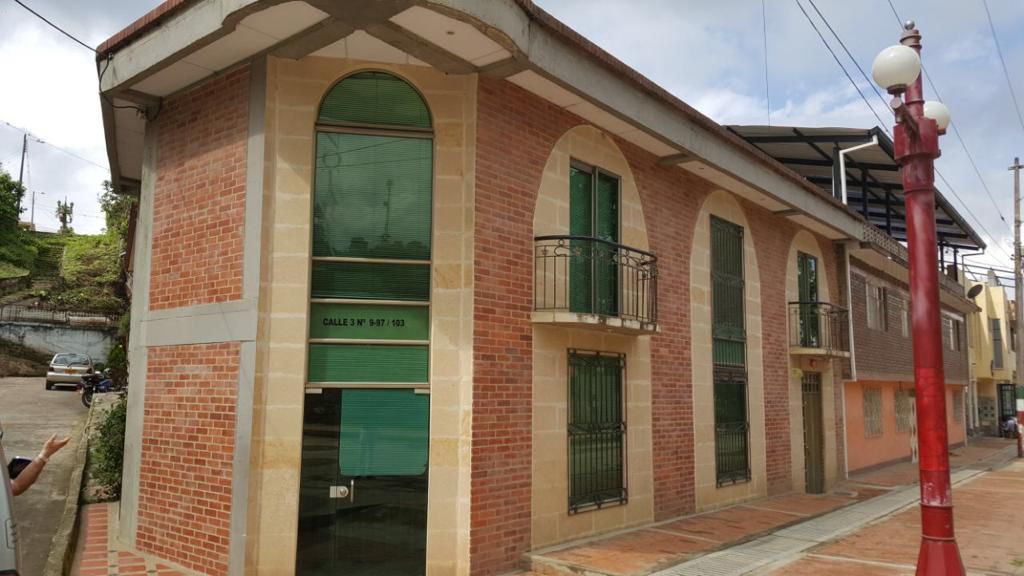 Foto de Oportunidad Comercial Estratégica en Anolaima - Edificio antigua Notaria en venta.