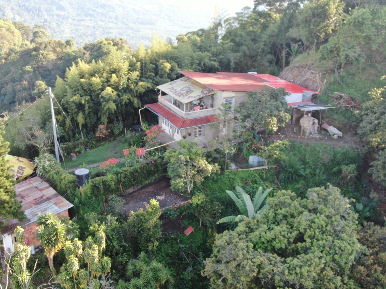 Foto de Espectacular Finca en Cachipay con Vista Panorámica y Múltiples Construcciones