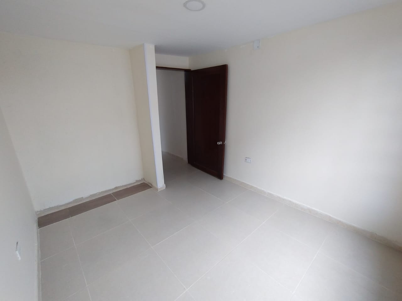 Thumbnail 5 de Amplia casa de 4 pisos en San Cristobal Norte, ideal para inversión