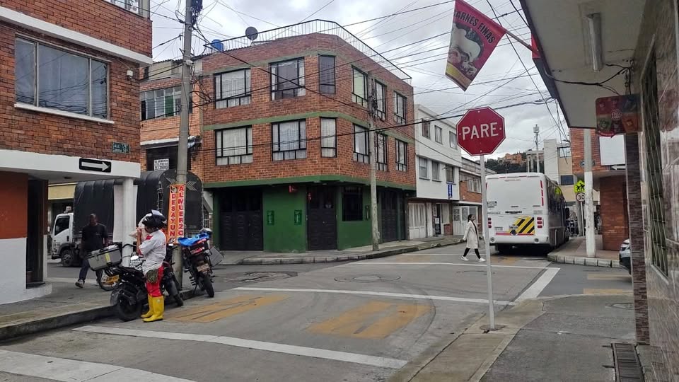 Foto de Amplia Casa de Inversión de 3 Pisos en Ciudad Jardín Norte