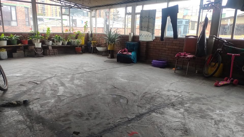 Thumbnail 2 de Amplia Casa de Inversión de 3 Pisos en Ciudad Jardín Norte